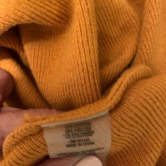 Sweater-Gold - Picture 5 of 5